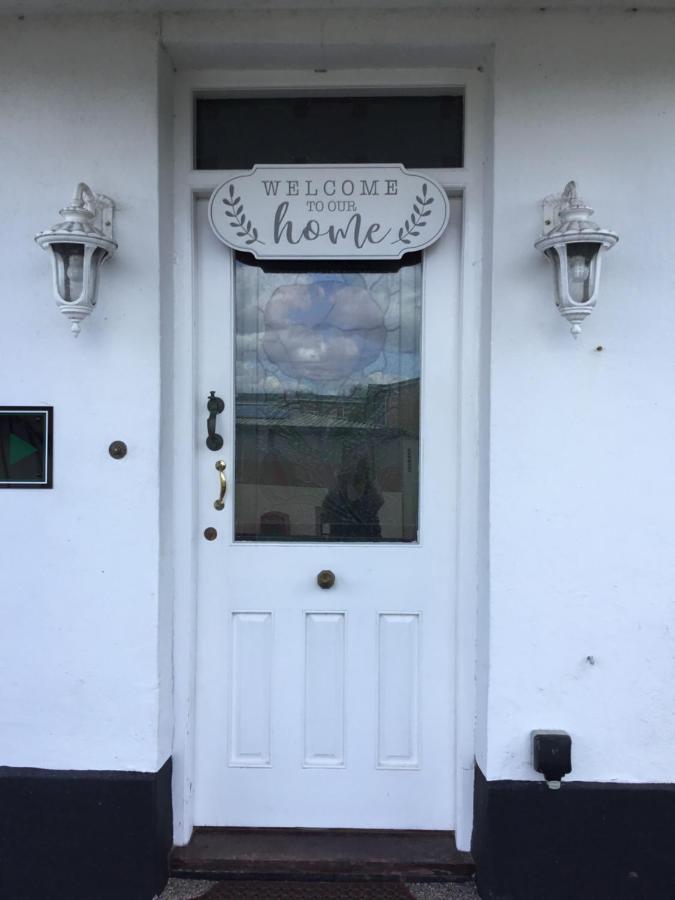 The Station Guest House Galmpton Экстерьер фото