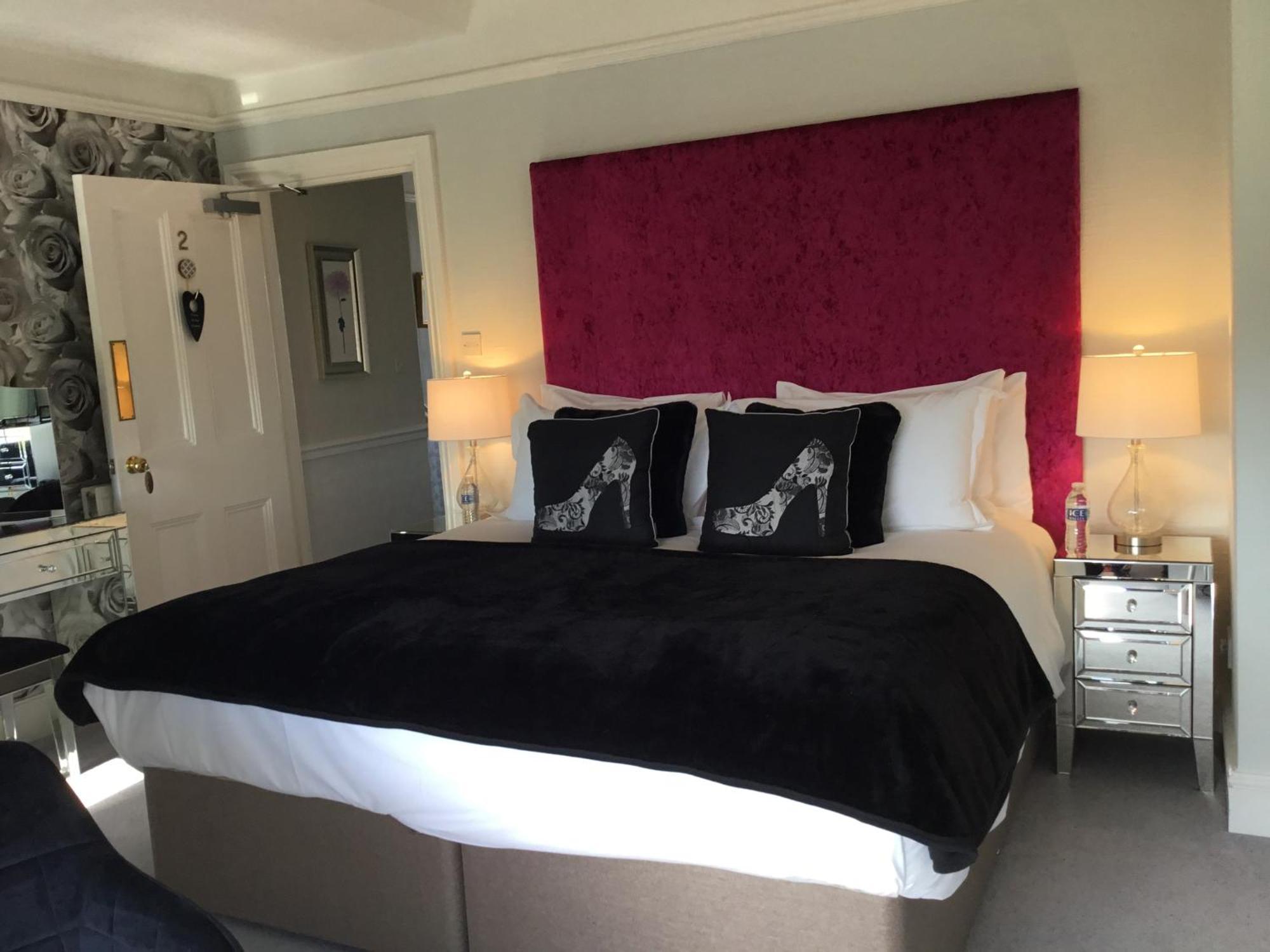 The Station Guest House Galmpton Экстерьер фото