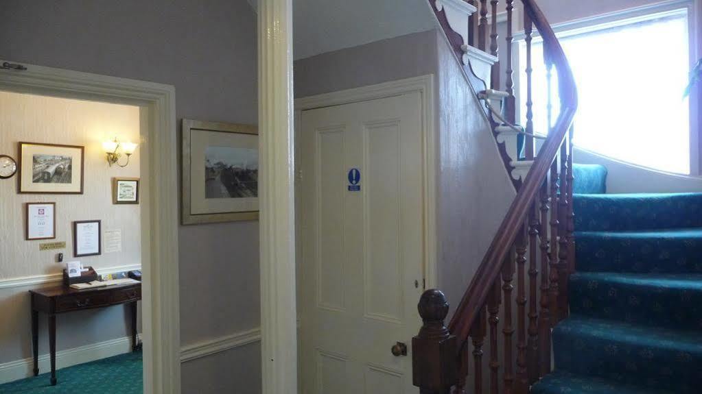 The Station Guest House Galmpton Экстерьер фото